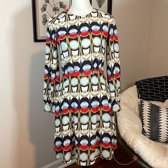 🤩3 for $30 Bundle Deal🤩
H&M retro fit and flare dress - Picture 1 of 12